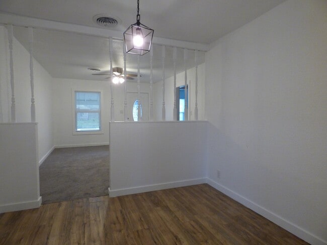 Photo - 9 W Eads Ave