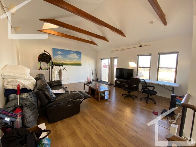 Building Photo - Allston 2 Bed 2 Bath available 9/1 Rental