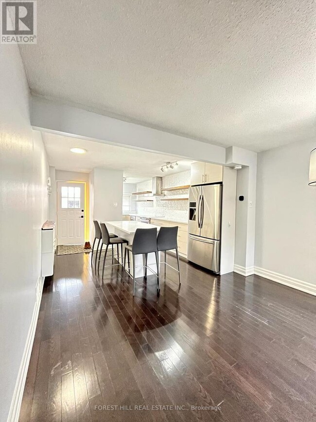 Photo - 812 Sweetwater Crescent