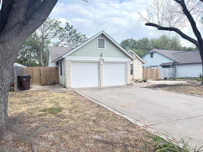 1915 Egger Ave