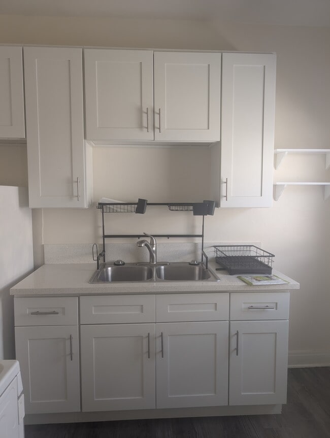 Building Photo - 206 N New Hampshire Ave Unit 10