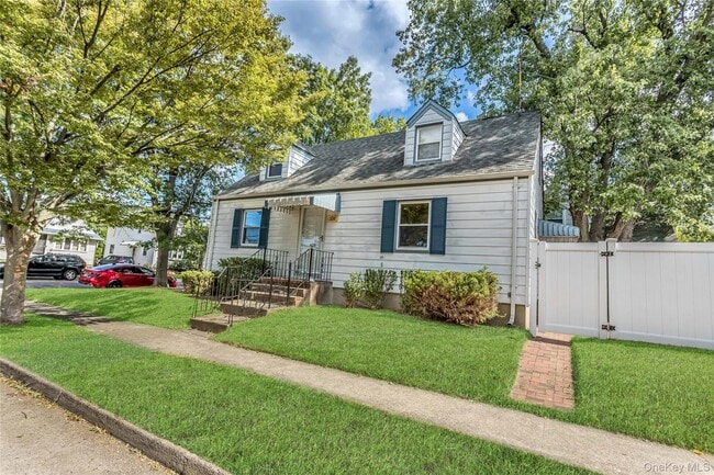 Photo - 136 N 1st St
