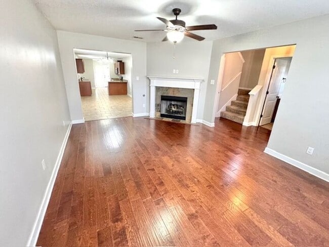 Photo - Gated Community 4 Bedroom 2.5 Bath Home In...