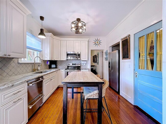 Photo - Timeless Bungalow located in the heart of Plant City Historic District
