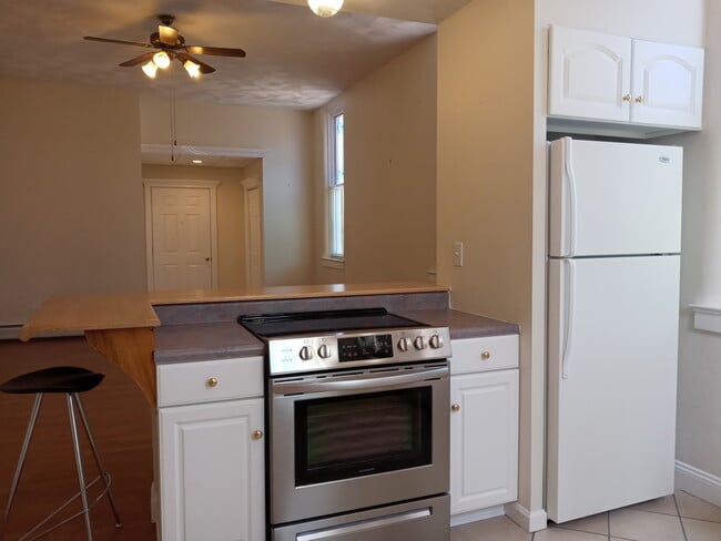 Kitchen - 532 Pine St Unit 1