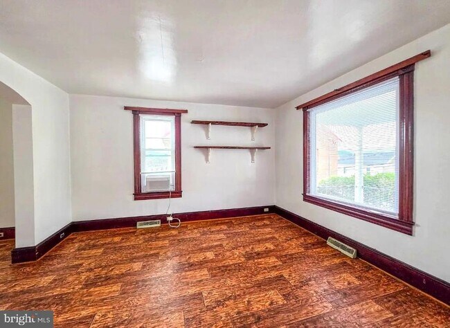 Photo - 8 N Virginia Ave