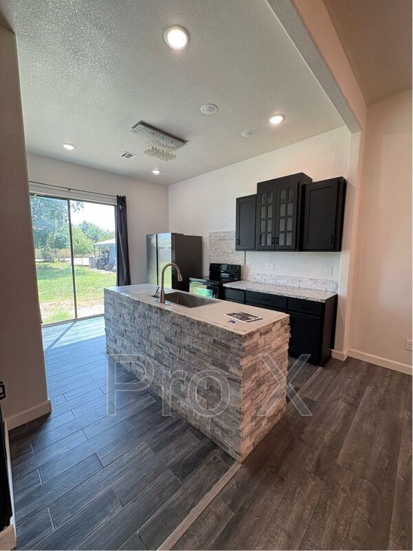 Photo - 2409 S Willard Ave