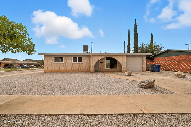 Building Photo - 5852 Wrangler Dr Rental