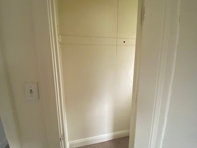 Building Photo - 211 E 5th St Unit 211 E 5th St #2 Rental