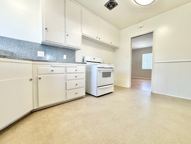 5610 Gentry Ave Valley Village, CA 91607 - 5610 Gentry Ave Valley Village, CA 91607 Apartment Unit 1