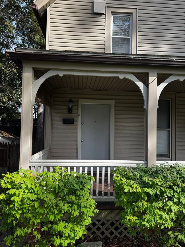 3774 Lake Ave Unit Upper