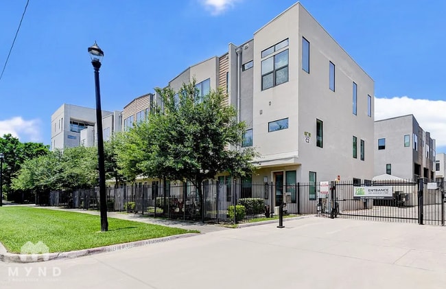 Building Photo - 2401 Crawford St