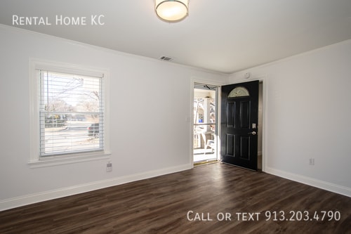 Photo - 8033 Robinson-