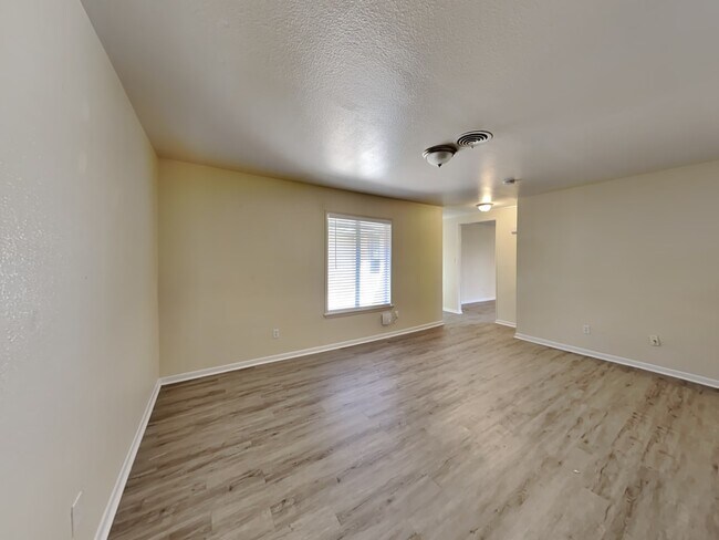 Photo - 1908 Sunset Ct N