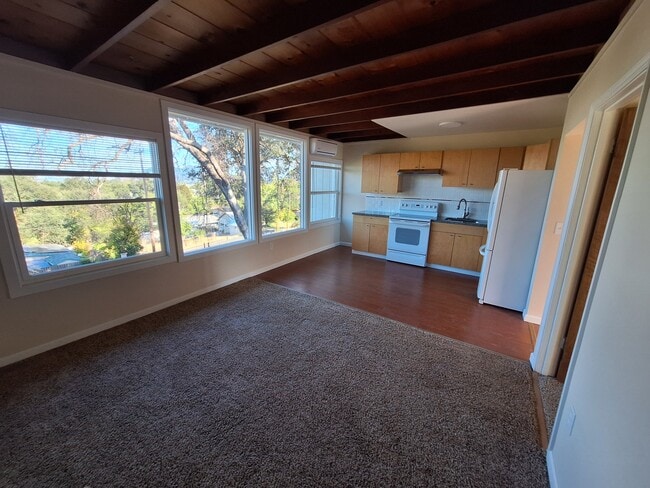140 N Lakeview St Unit 140 N Lakeview St.