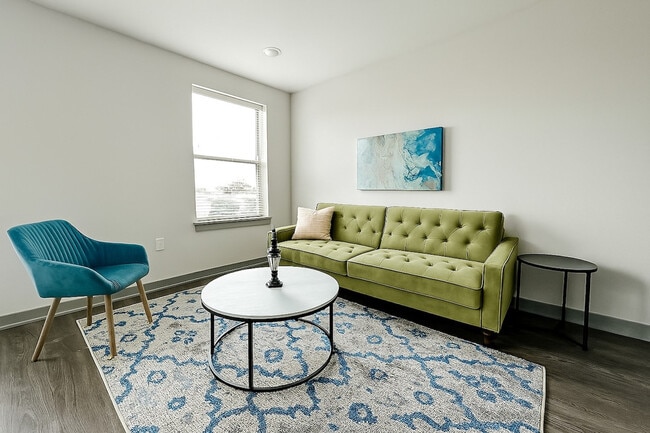 Building Photo - 111 E 4th St