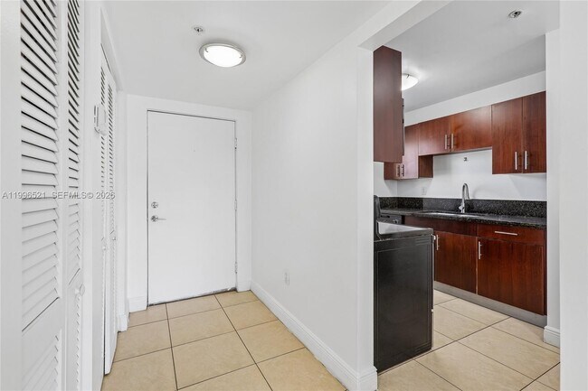 Photo - 4137 Stirling Rd Unidad 507