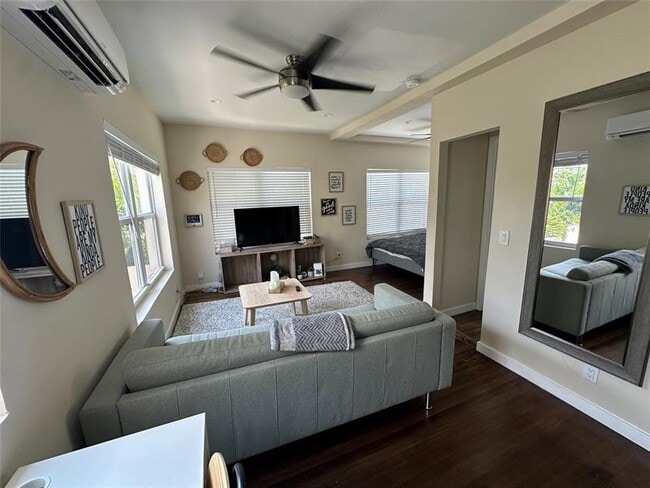 Building Photo - 1501 SE 2nd Ct Unit 8 Rental