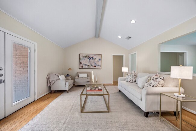 Photo - 8922 Springview Ln