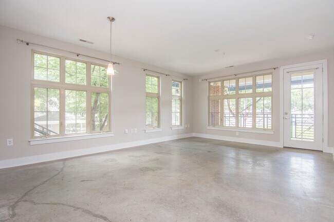 large sunny living area - 1101 W 1st St Unit 101