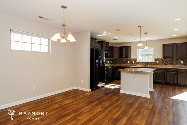 Photo - 834 Dovefield Ln