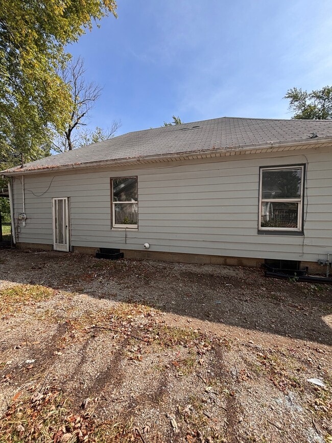 Building Photo - 2648 E Prairie St