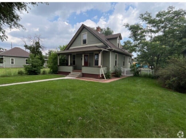 Building Photo - This downtown charmer is located near new ... Rental