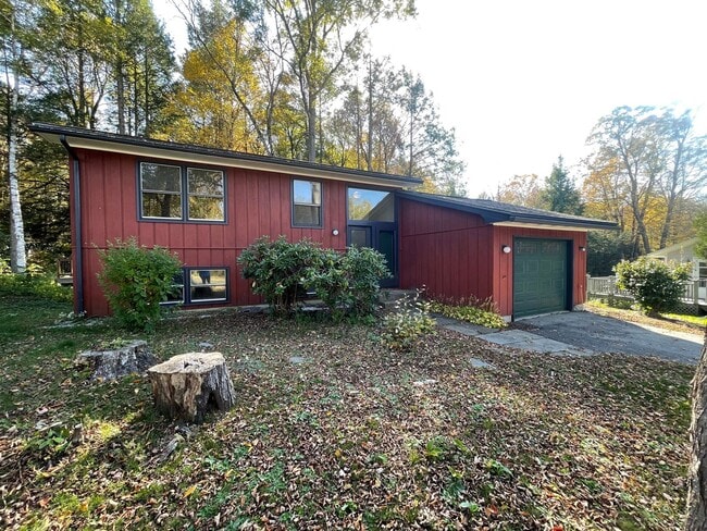 4BR/1.5 Bath in Dalton – $2,800/mo Peacefu... - 4BR/1.5 Bath in Dalton – $2,800/mo Peacefu...