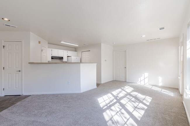 Photo - Waterford at Sterling Place Apartments