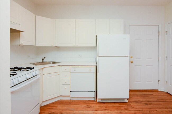 Photo - 911 W Dakin St Unit J04W