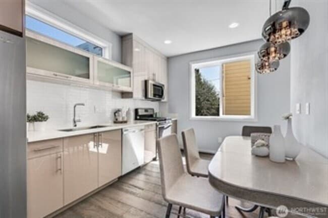 Photo - 732 26th Ave S