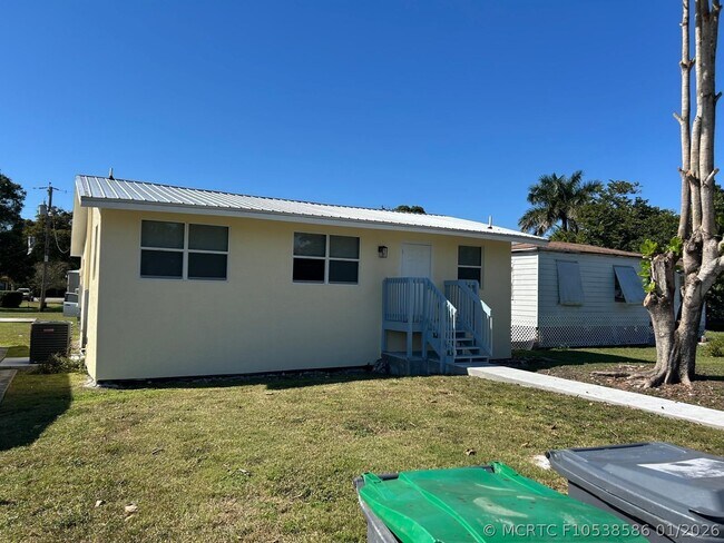 371 Banyan Ave