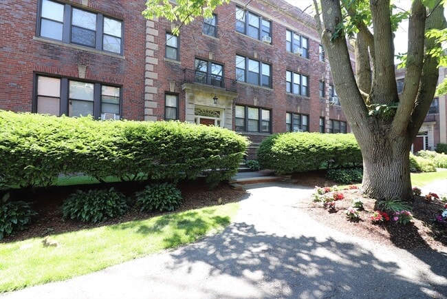 Building Photo - 38 Park St Unit B12