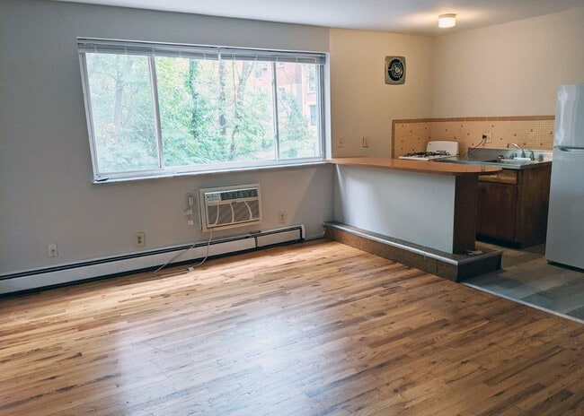 Photo - 3233 Whitfield Ave Unit 3233-04