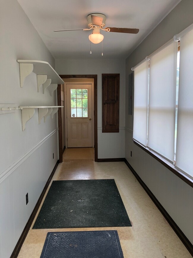Photo - 826 Hillcroft Pl