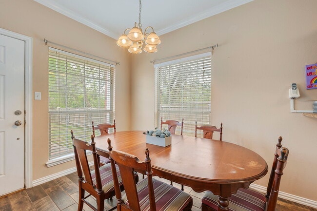 Photo - 1001 Krenek Tap Rd