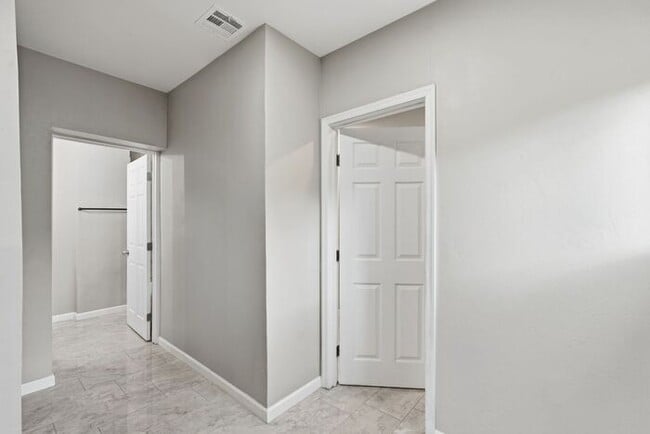 Photo - Bright, Fresh & Pet-Friendly — 3BR Retreat Minutes from U of A