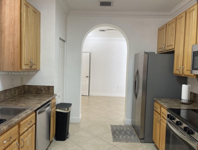 Photo - 3725 NE 10th Ct