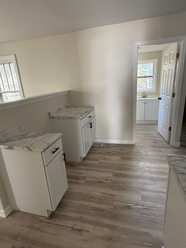 34 W Bruce Ave