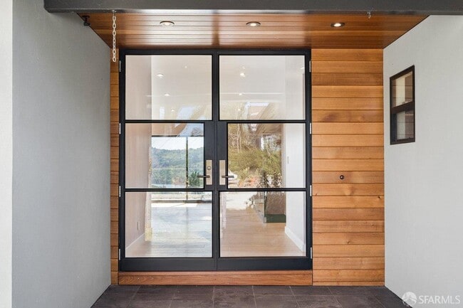 Photo - 1435 Lakeview Dr