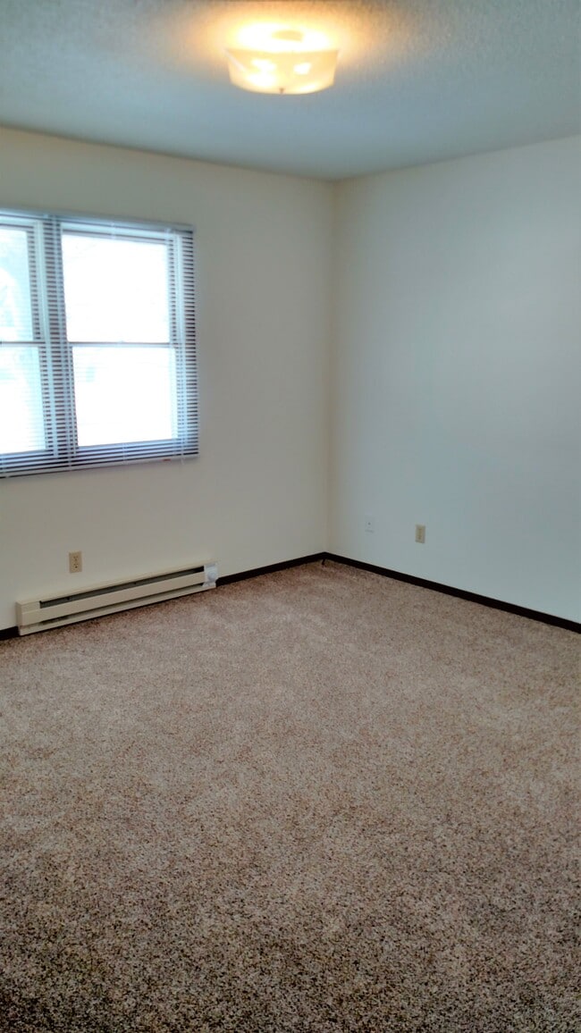 886 8th Ave N