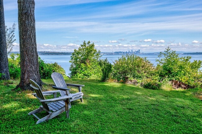 Photo - Beautiful Vintage Charming High Bank Waterfront Bainbridge Island Home