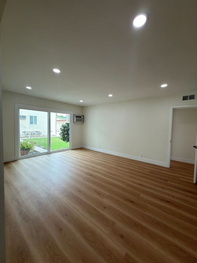 8320 Sargent Ave Unit B