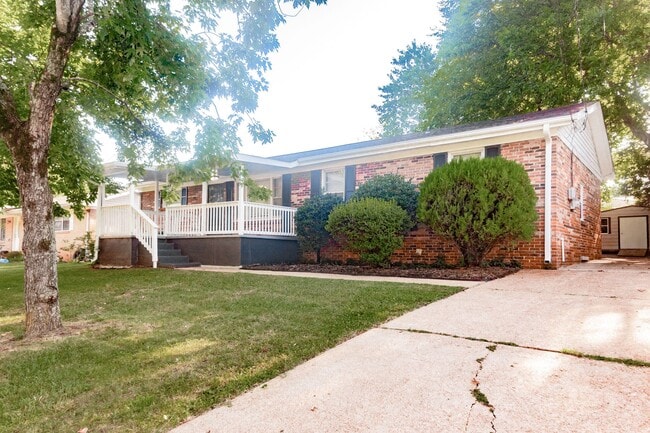 Photo - 609 Marguerite Dr NW