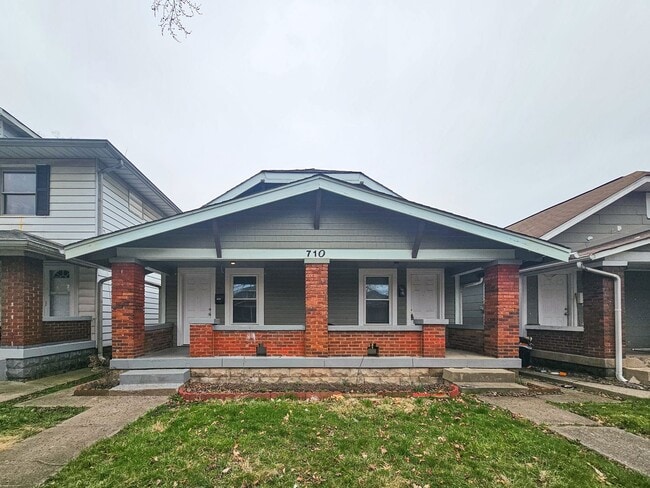 Building Photo - 712-712 N Bosart Ave Unit 710 N Bosart Rental