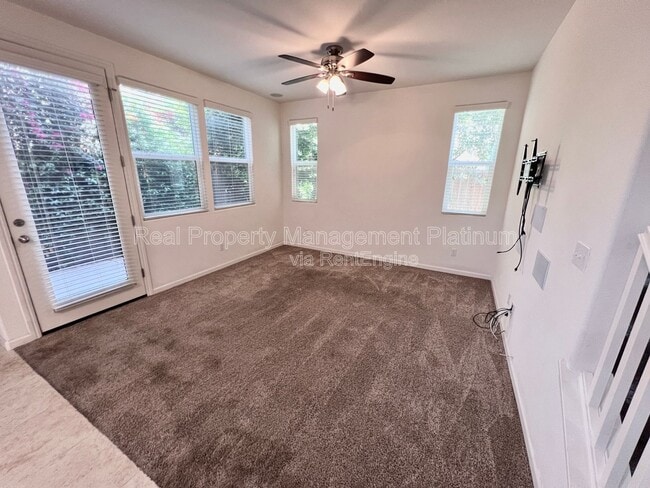 Photo - 1484 Mosaic Way