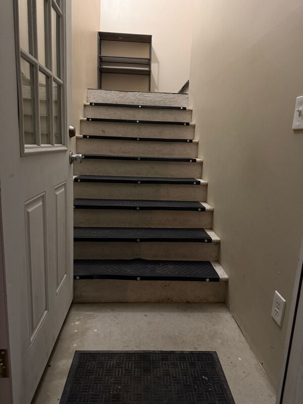 Photo - 1458 N Main St