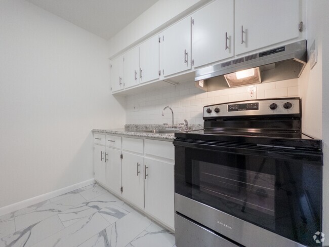 Building Photo - Woodland Manor Apartments