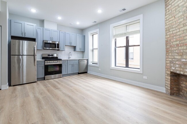 Building Photo - 428 W Belden Ave Unit 19