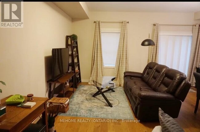 Photo - 133 St Leger St